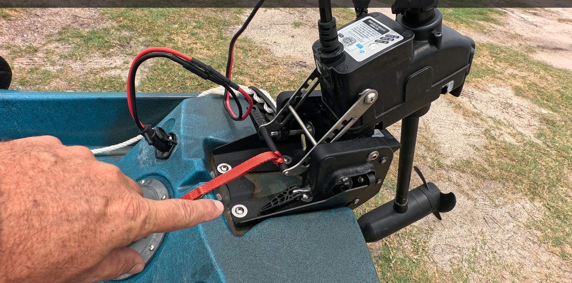 Haswing Cayman trolling motor adjustable transom bracket showing multiple trim positions